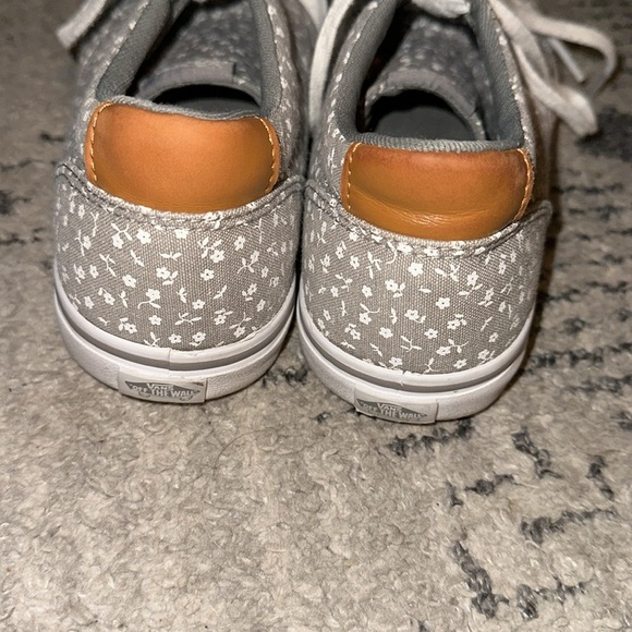 Vans Grey Flower Patterned Lace Up Shoes size 8.5 - Picture 2 of 7